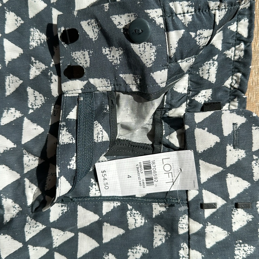 LOFT triangle shorts grey belted size 4 - Picture 3 of 6